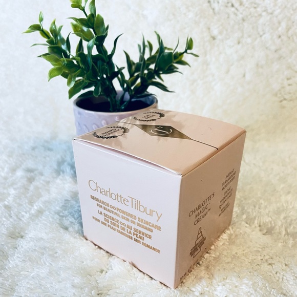 🚨RESTOCK🏆 CHARLOTTE TILBURY AWARD WINNING MAGIC CREAM 🏆 - Picture 2 of 12
